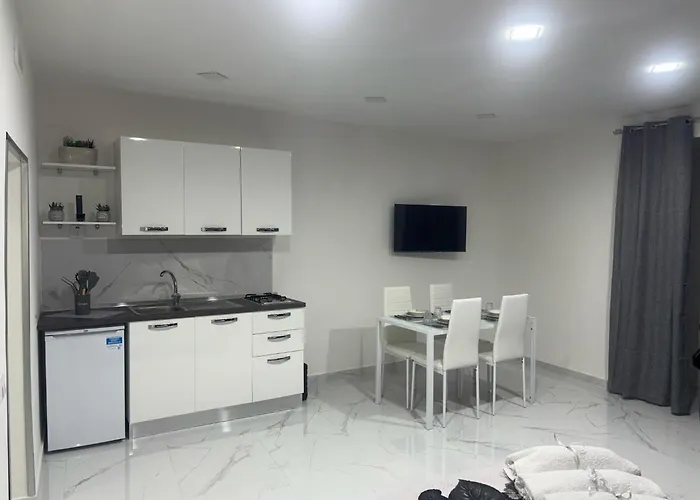 Vinny'S House
